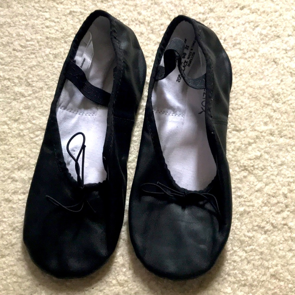 Ballet or dance shoes (Capezio).
